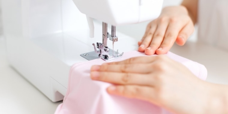 縫製ミシン女性の手